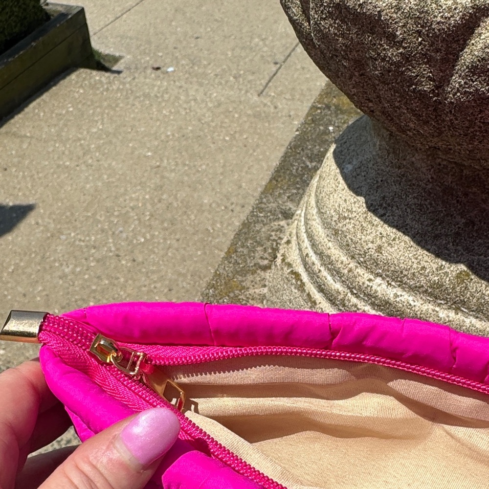 Vibrant Pink Quilted Clutch💘❤️❤️❤️ New never used - Picture 4 of 5